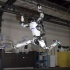 颤抖吧人类！波士顿动力机器人体操表演
