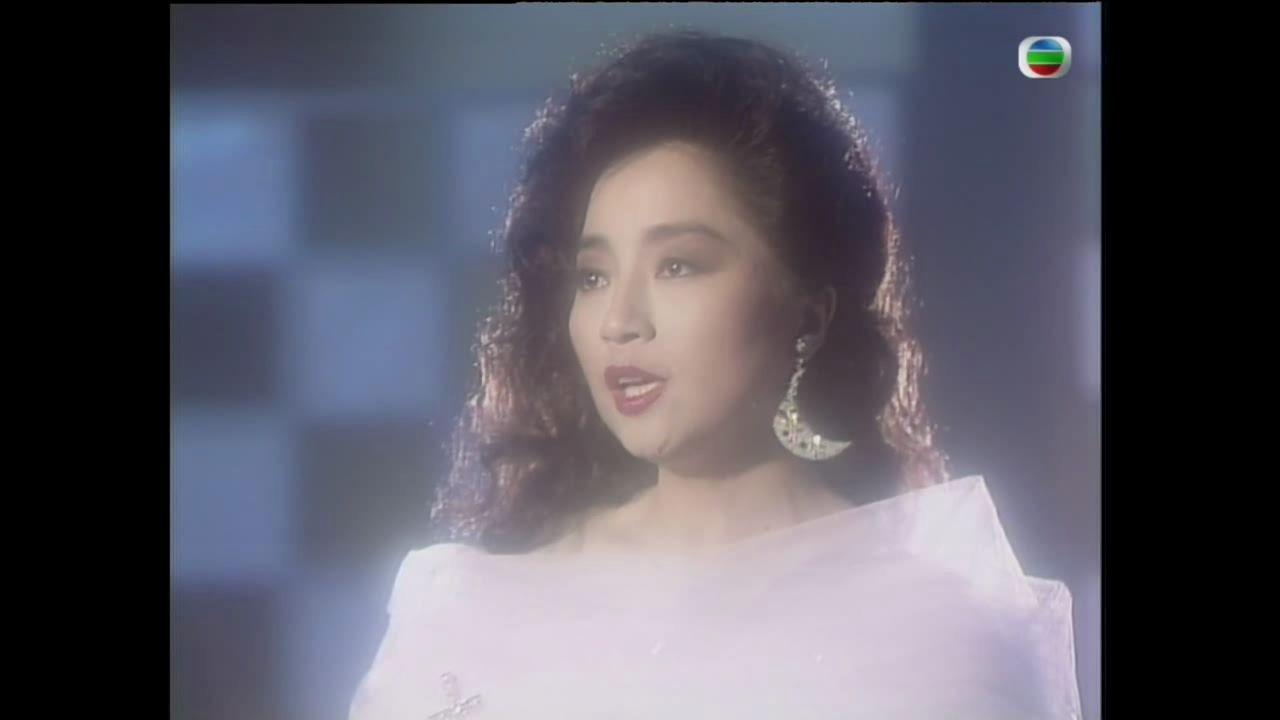 徐小凤婚纱背后金光灿烂徐小凤1988