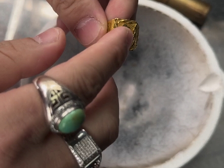 南宁小伙急用钱,罕见老款戒指出售!