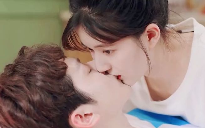 太绝了 赵露思刘特啄木鸟吻 太甜了啊啊_哔哩哔哩_bilibili