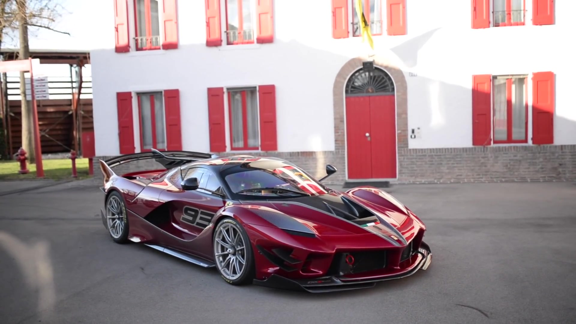 国外土豪新买的法拉利fxxkevo赛道试跑