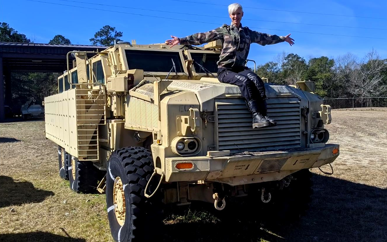 装甲骑兵博物馆】rg-33l(加长型/六轮驱动)防地雷反伏击车(2021/2)