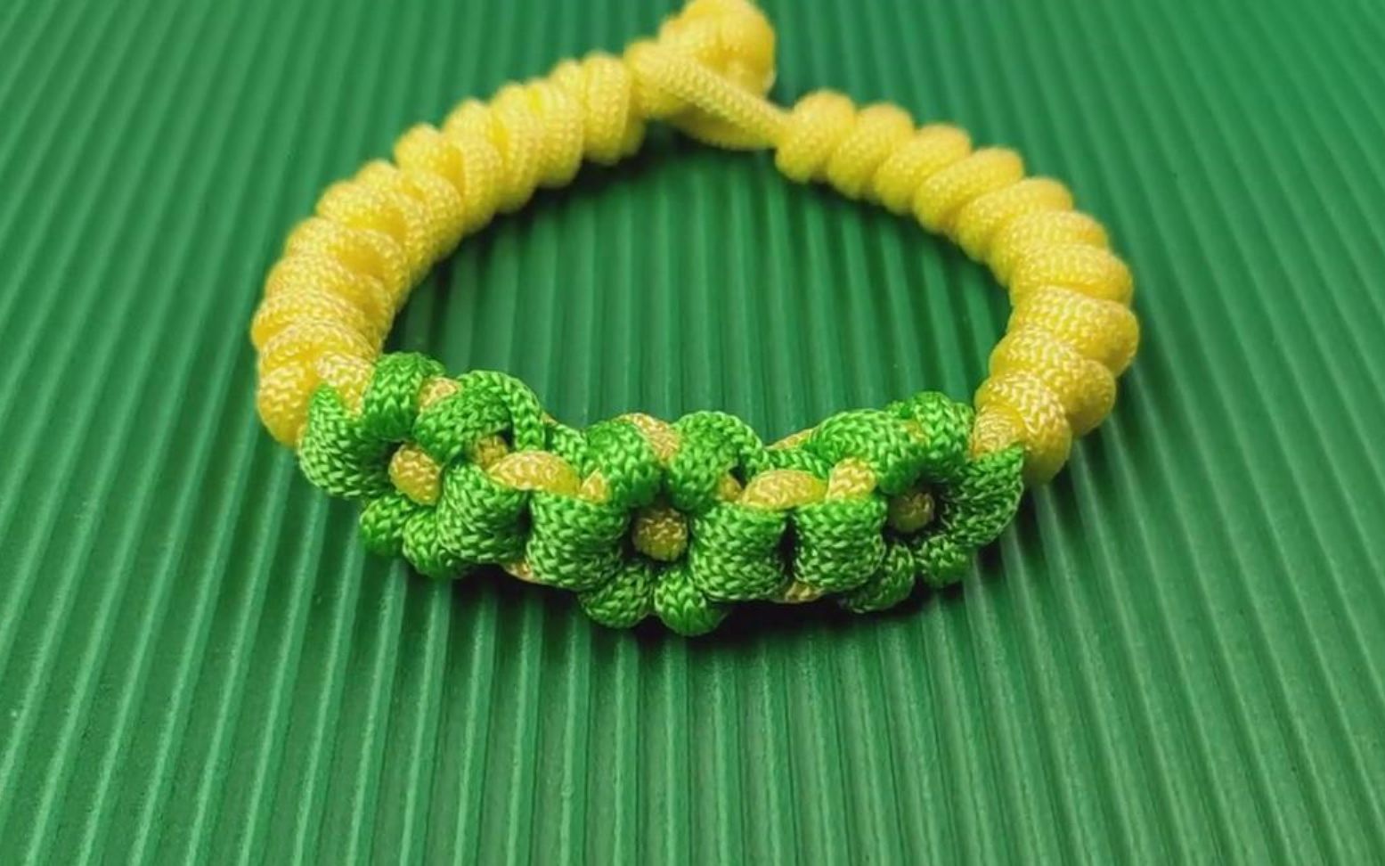 手工绳编教学花朵手链的制作方法