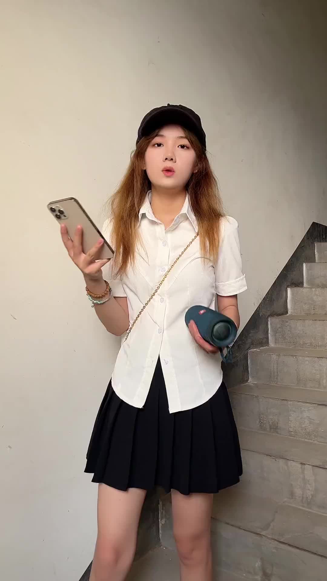 挂断这通电话就忘了吧听完这首歌就挂断这通电话吧我叫金旖旎