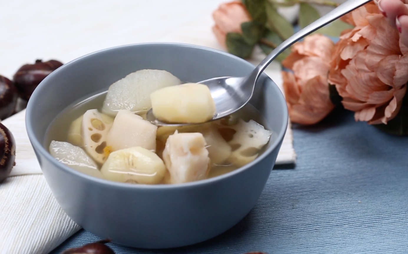 来一碗滋润多汁的莲藕荸荠汤吧!