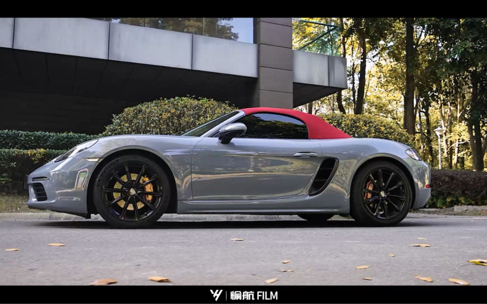 成都贴膜保时捷718贴愉航水泥灰成都贴改色膜愉航汽车贴膜成都愉航