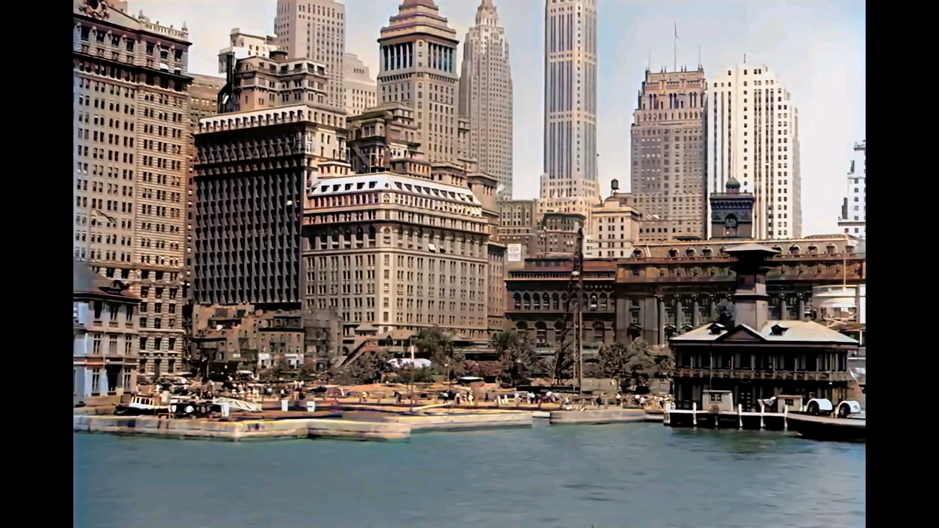 1930年美国经济大萧条时期纽约曼哈顿下城区沿岸一带的市容风貌