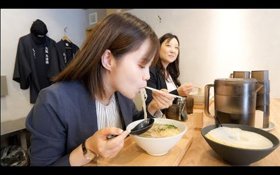 [图]【日本美食】职业女性经常光顾的大阪立食荞麦面店