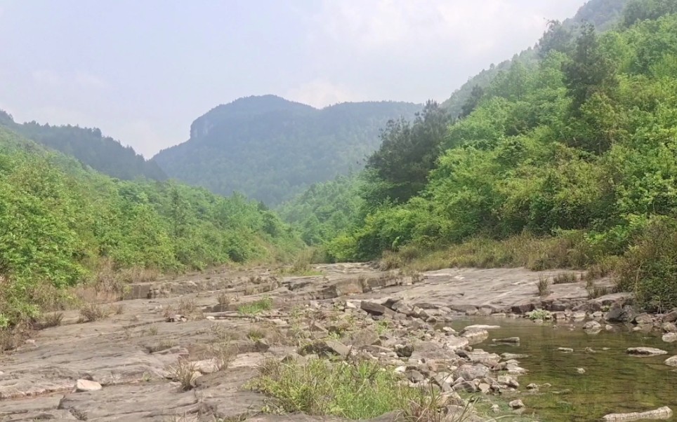 贵州的一个大山里,有个红岩峡谷,还有一条穿越峡谷的徒步线路哔哩哔哩bilibili