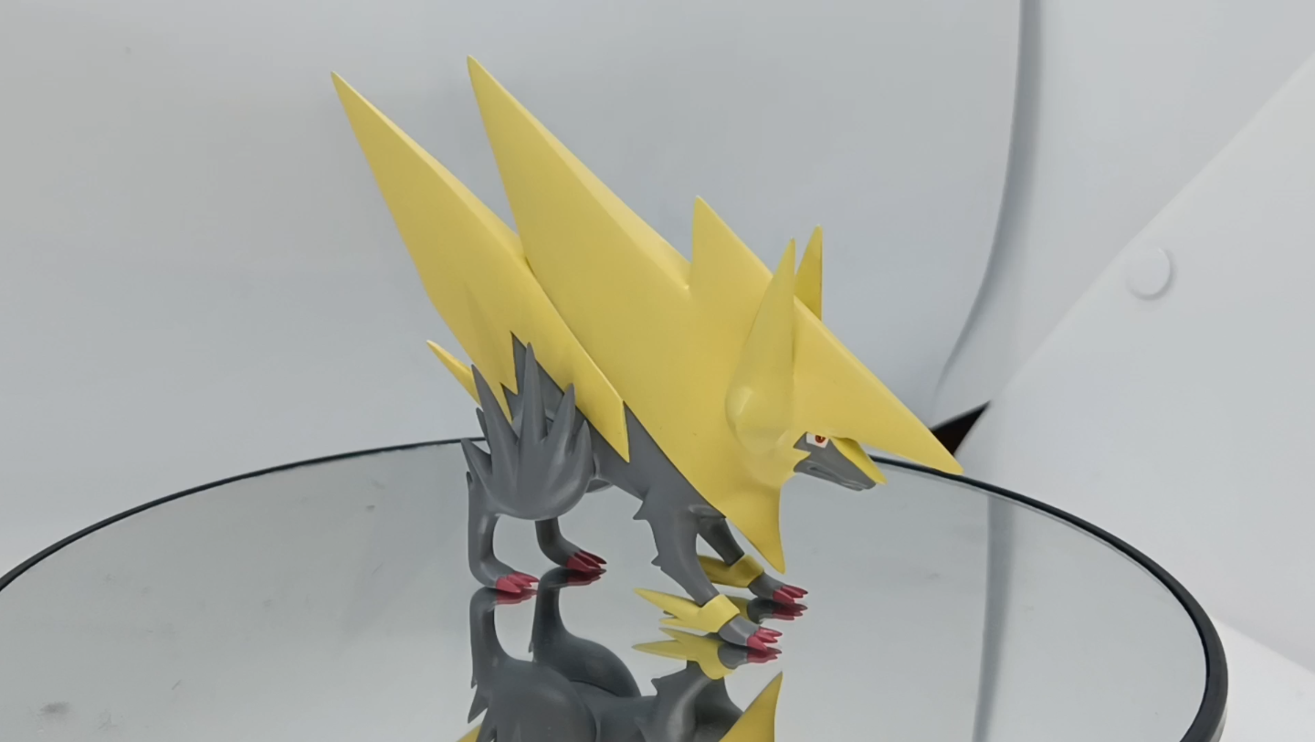 活动  宝可梦模型 1比20比例的闪光色mega雷电兽