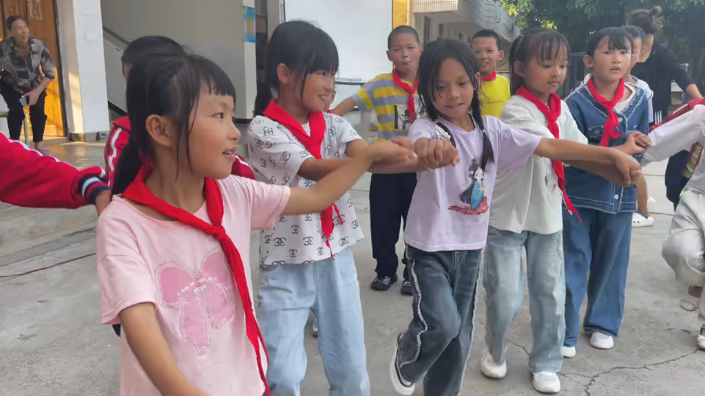 云南校园版课间"打歌舞"