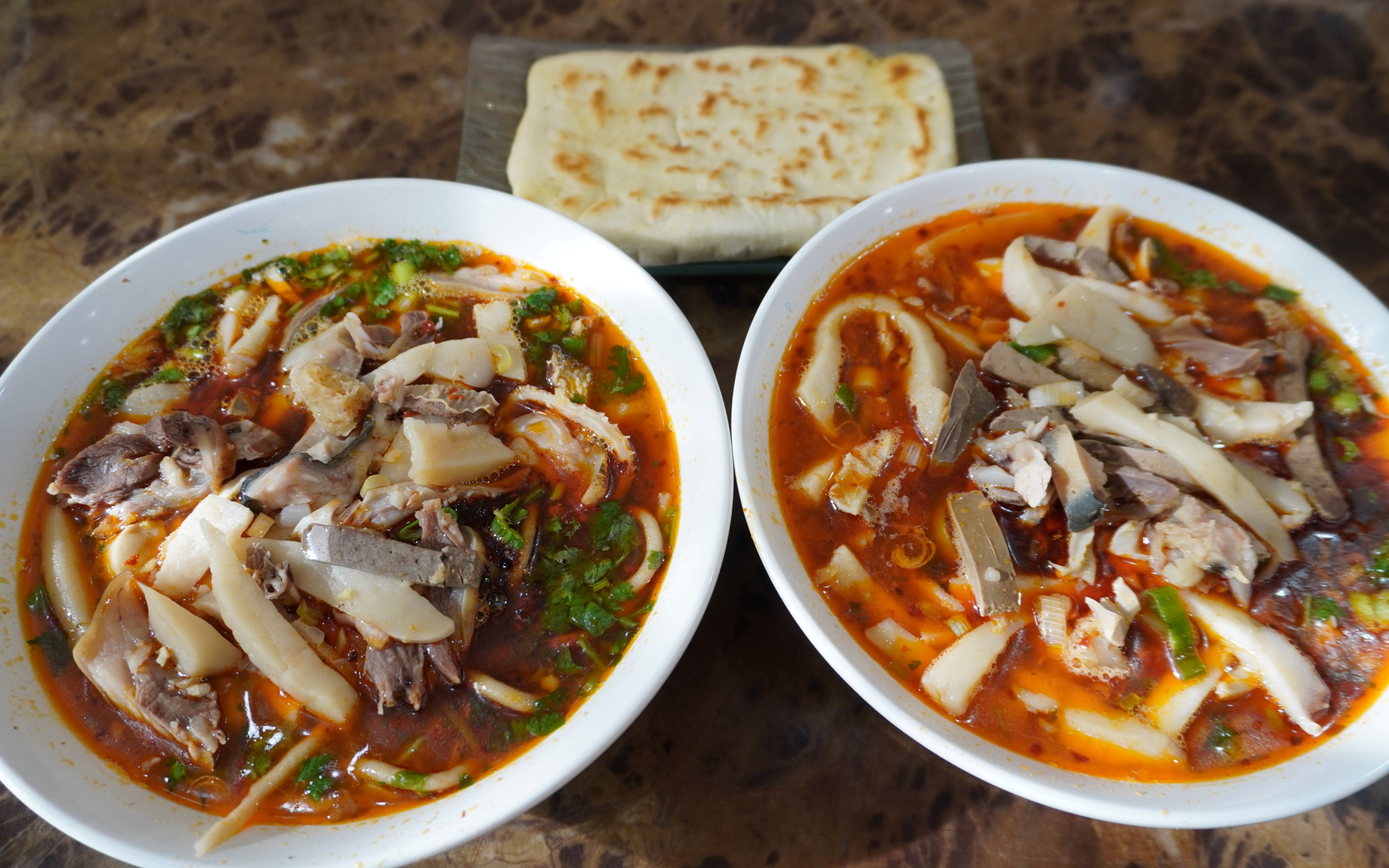 宁夏吴忠的饸饹羊杂,有肺羊杂,面肺子软软的挺好吃