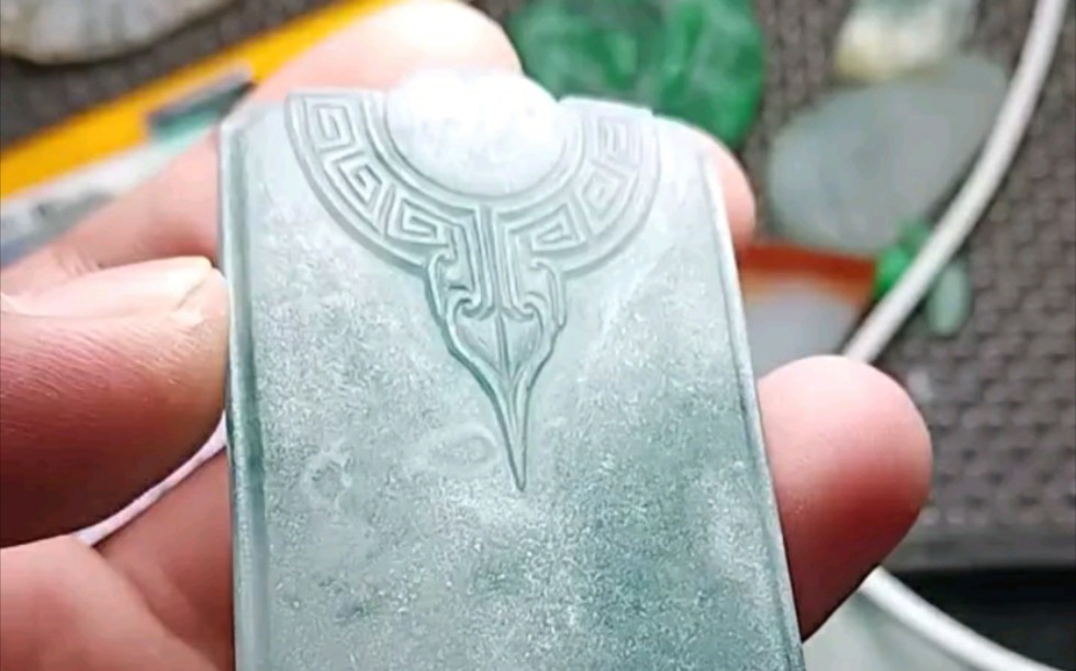 古典大气,经久不衰的翡翠仿古无事牌,有着属于每个时代的印记.