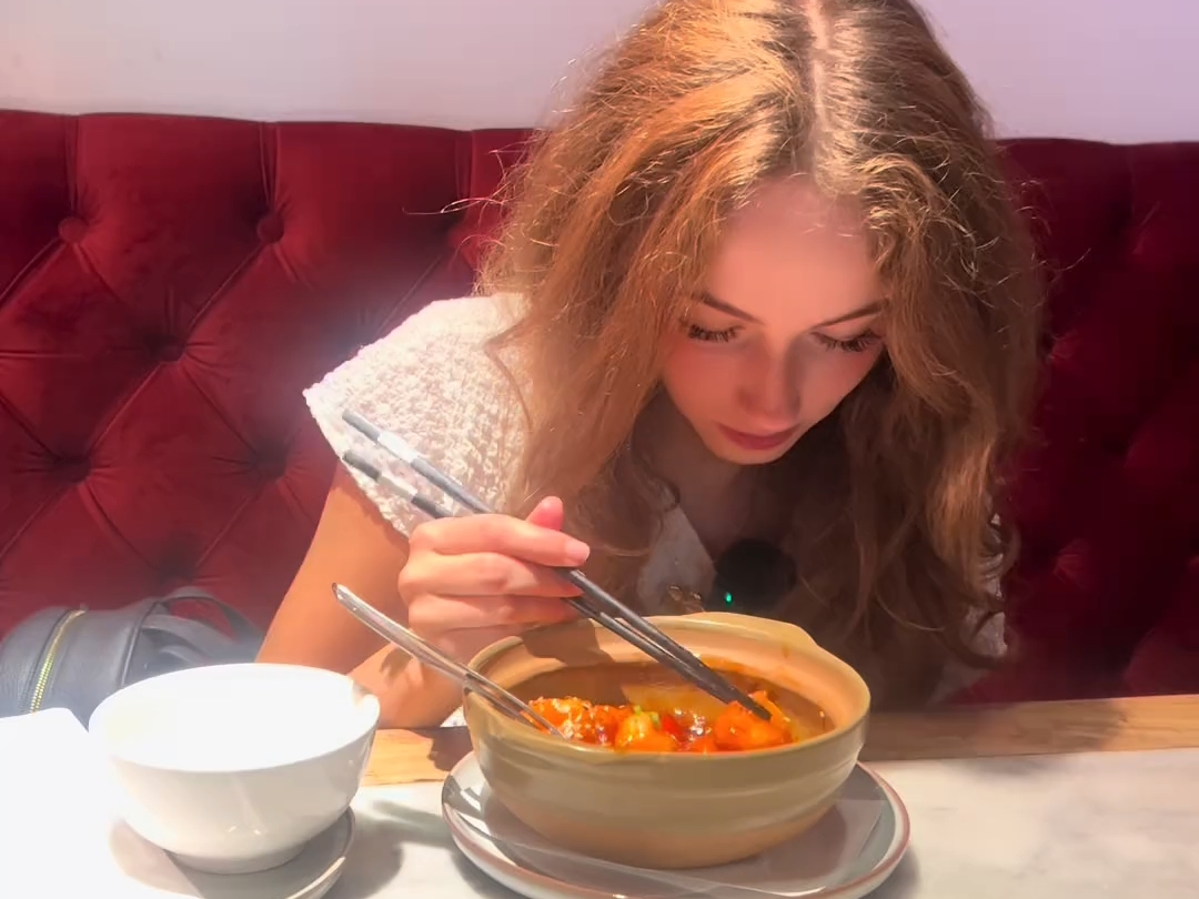当我带北欧女生第一次吃糖醋里脊