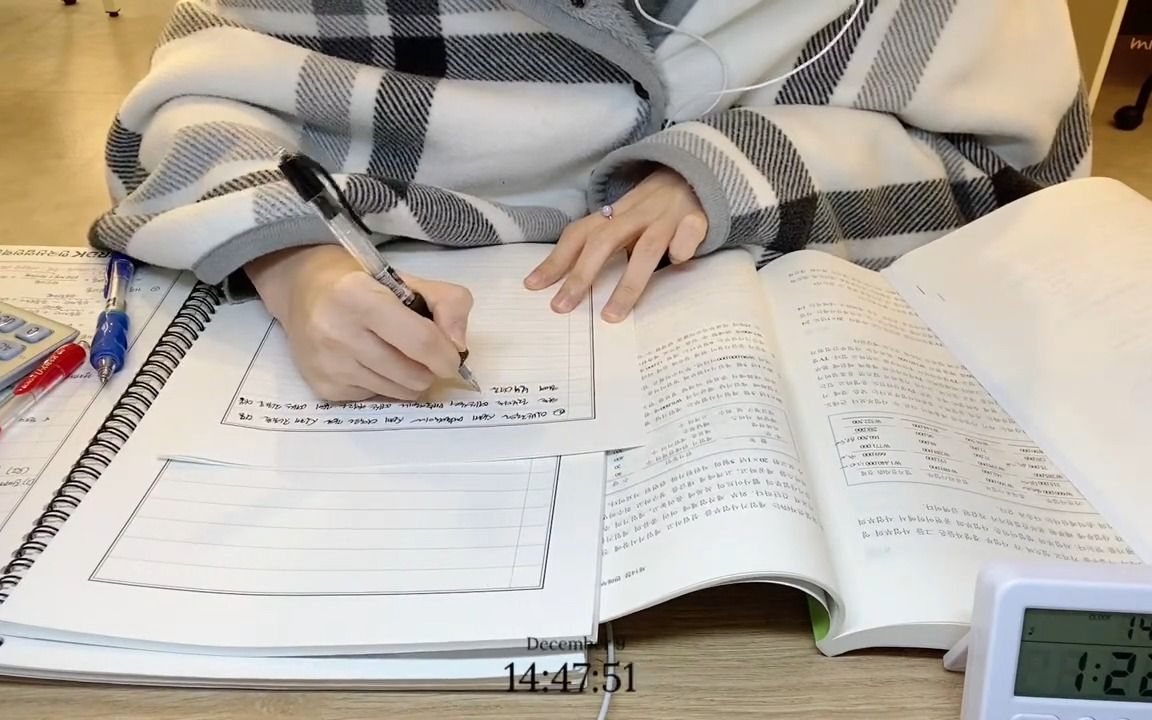 [图]搬运｜10小时实时学习｜轻音乐｜白噪音｜学习陪伴｜study with me｜一起学习吧｜陪你学习｜学习打卡挑战｜学习日记｜沉浸式陪伴学习｜maple自习室