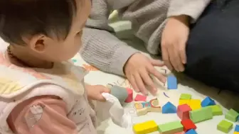 Скачать видео: #小柏酱#小孩子能有什么坏心眼！只不过是喜欢把积木推翻罢了！