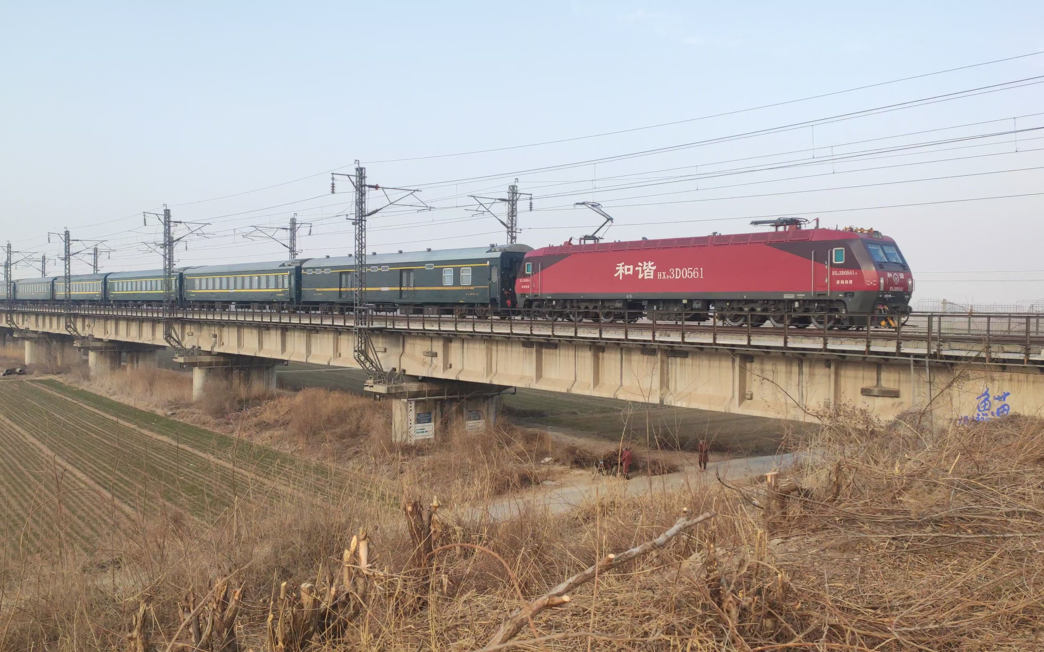 【聊城拍车】k1613 济局济段hxd3d0561 高速通过马颊河大桥