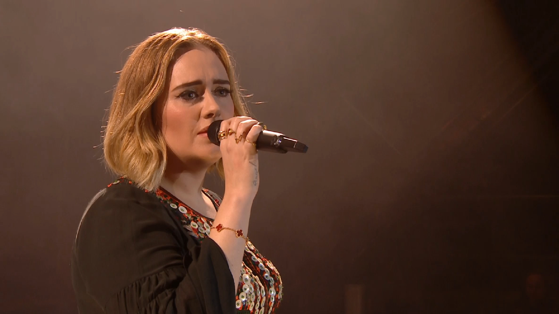 【高清】Adele 阿黛尔 Someone Like You 2016.6.25 (live at Glastonbury Festival)哔哩哔哩bilibili