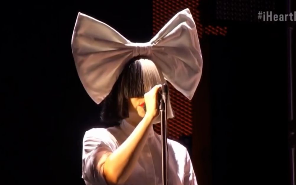 [图]【Sia】“The Greatest” [Live at iHeart Radio Music Festival]