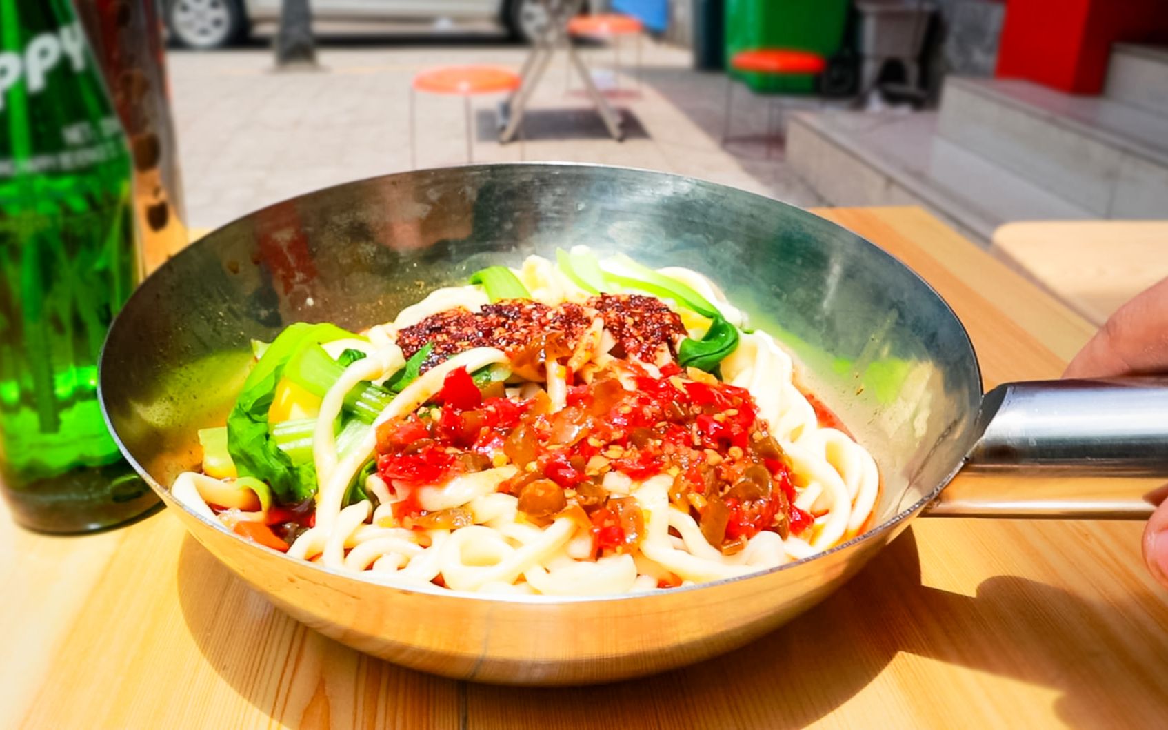 生意火爆的水瓢剁椒面,12元一大碗,吃着真过瘾_哔哩哔哩_bilibili