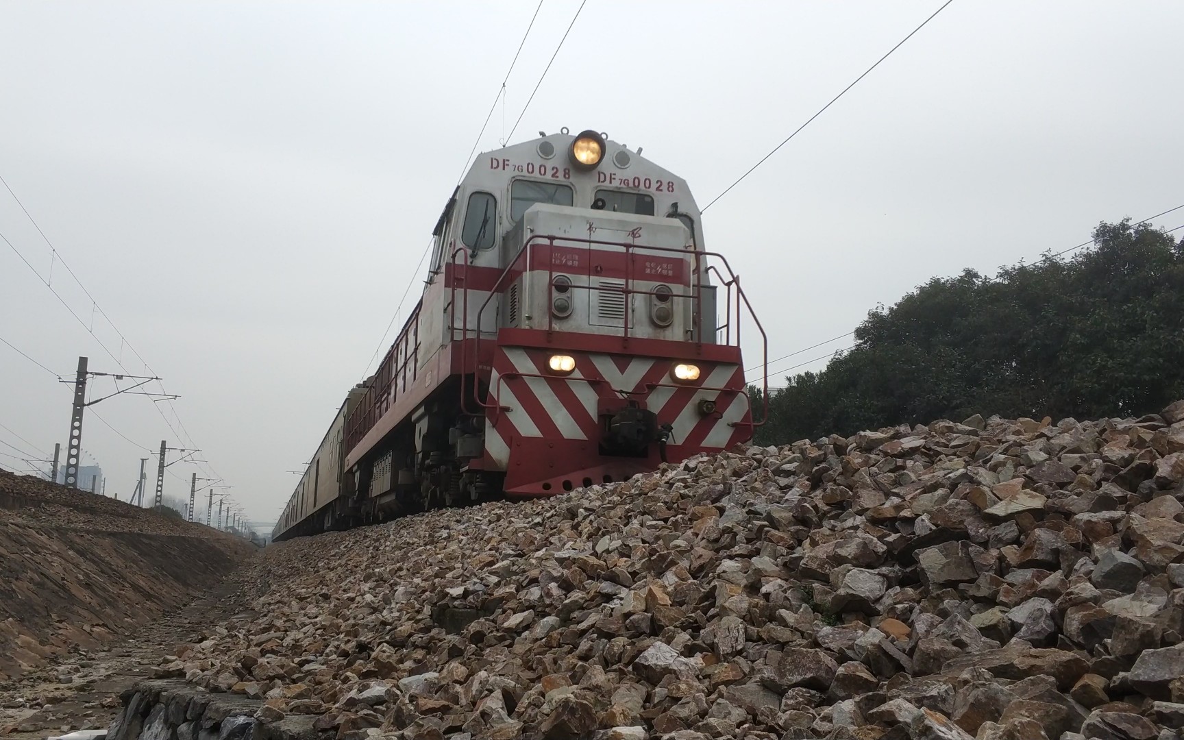 【新时速再临/地道视角】东风7g牵引0x107莘庄站接近_哔哩哔哩 (゜-゜