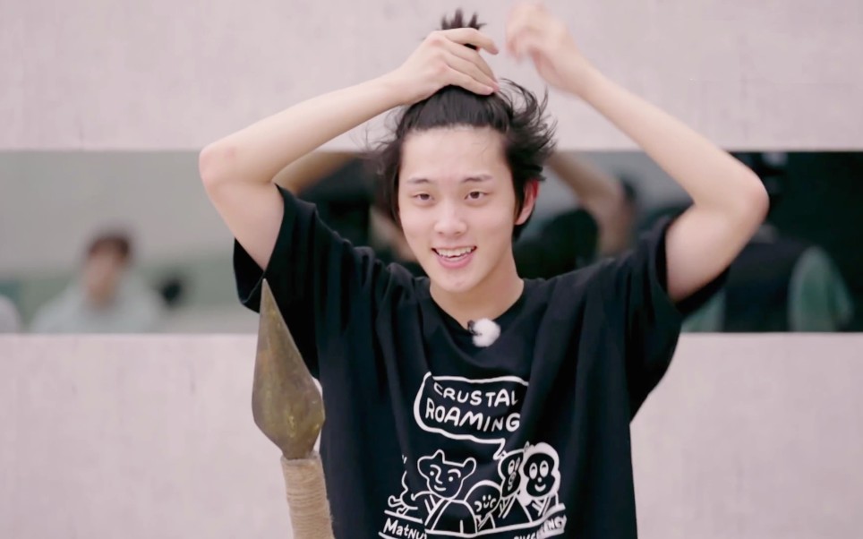 大型人类返祖现场!挺害怕的