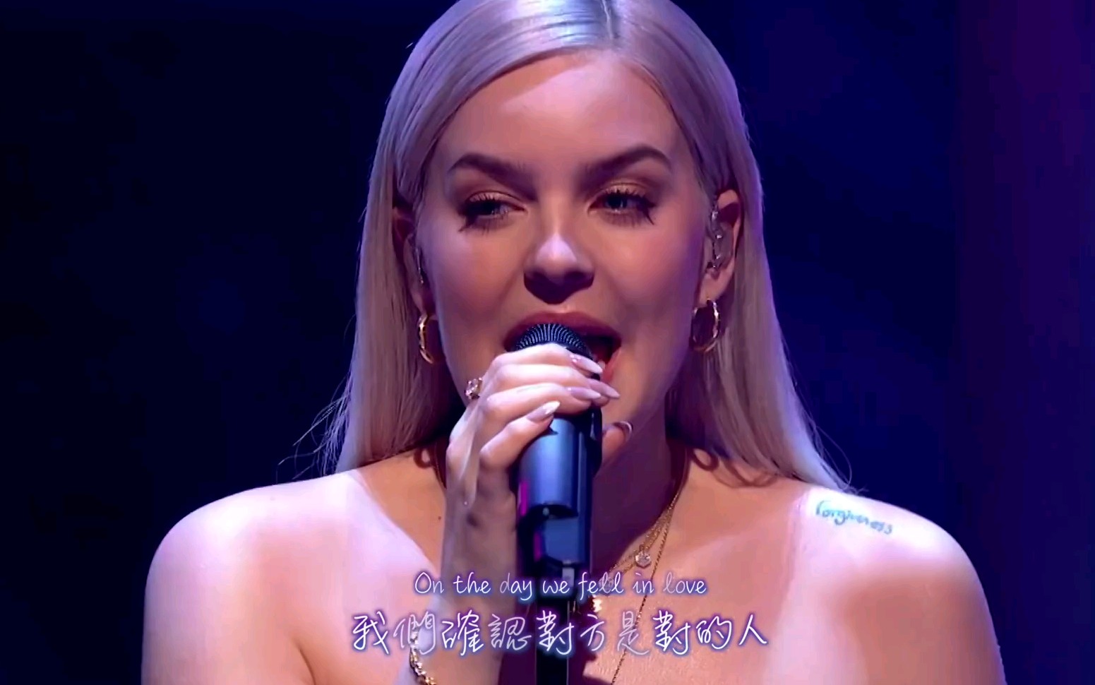 anne-marie带来《2002》 (on sounds like friday night),追忆最美好