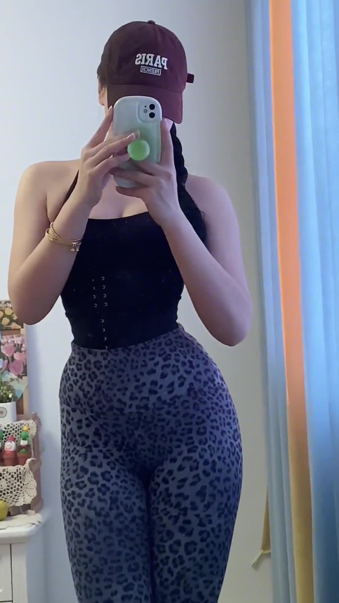 辣妹又要出门健身咯～#微胖女生 #健身 #大长腿 #这谁顶得住啊 #原