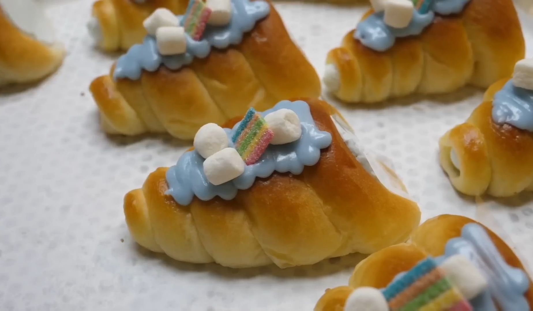 探索韩国美食新宠:奶油海螺面包的美味之旅