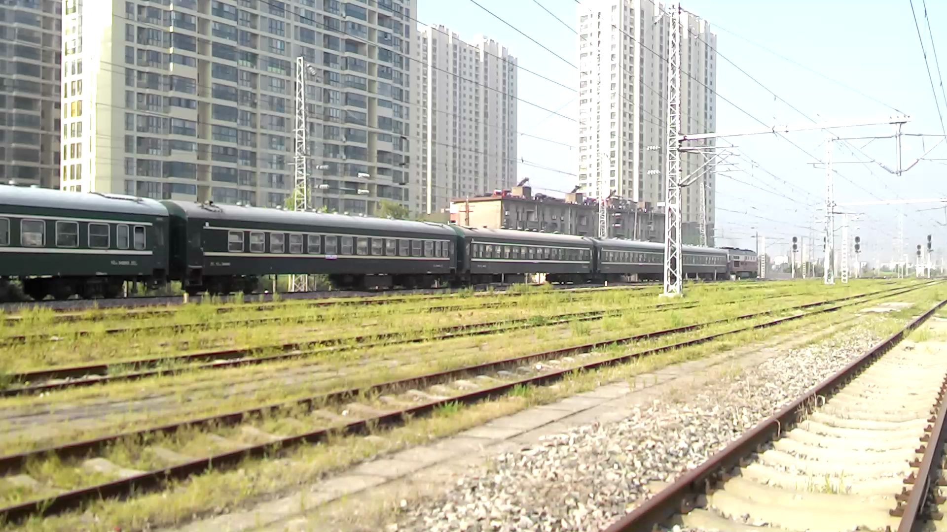 活动作品k83623次上海阜阳非空列车接近淮南站