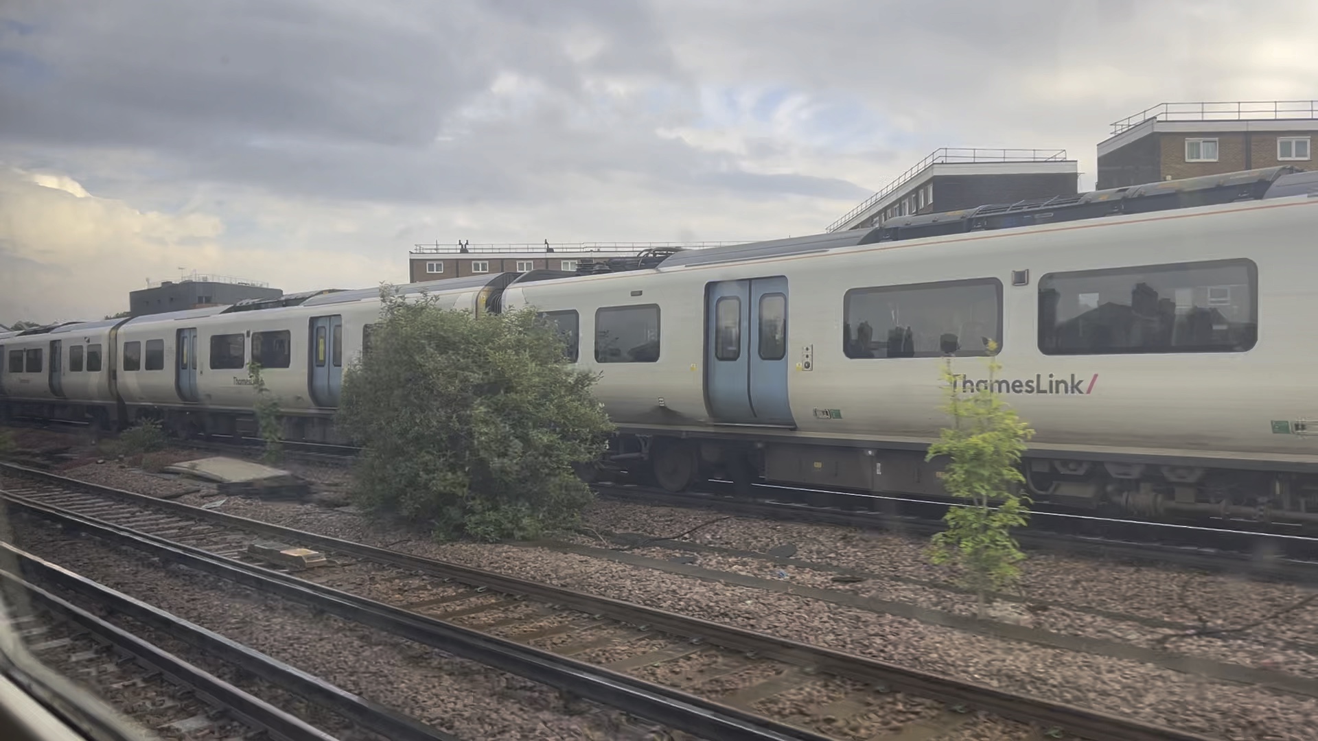 「铁路竞速飙车行为」东南铁路公司(southeastern)英铁465型与泰晤士