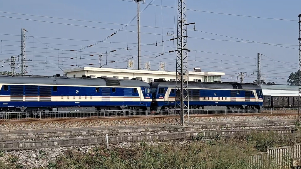 宁局柳段双机df8b等待信号通过(柳州西站)