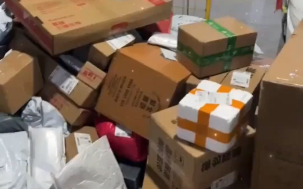 递员纷纷辞职,"快递新规"此事你怎么看?