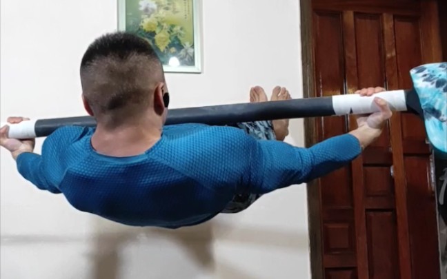 出现了世界上第三个反手直臂上压贴腹