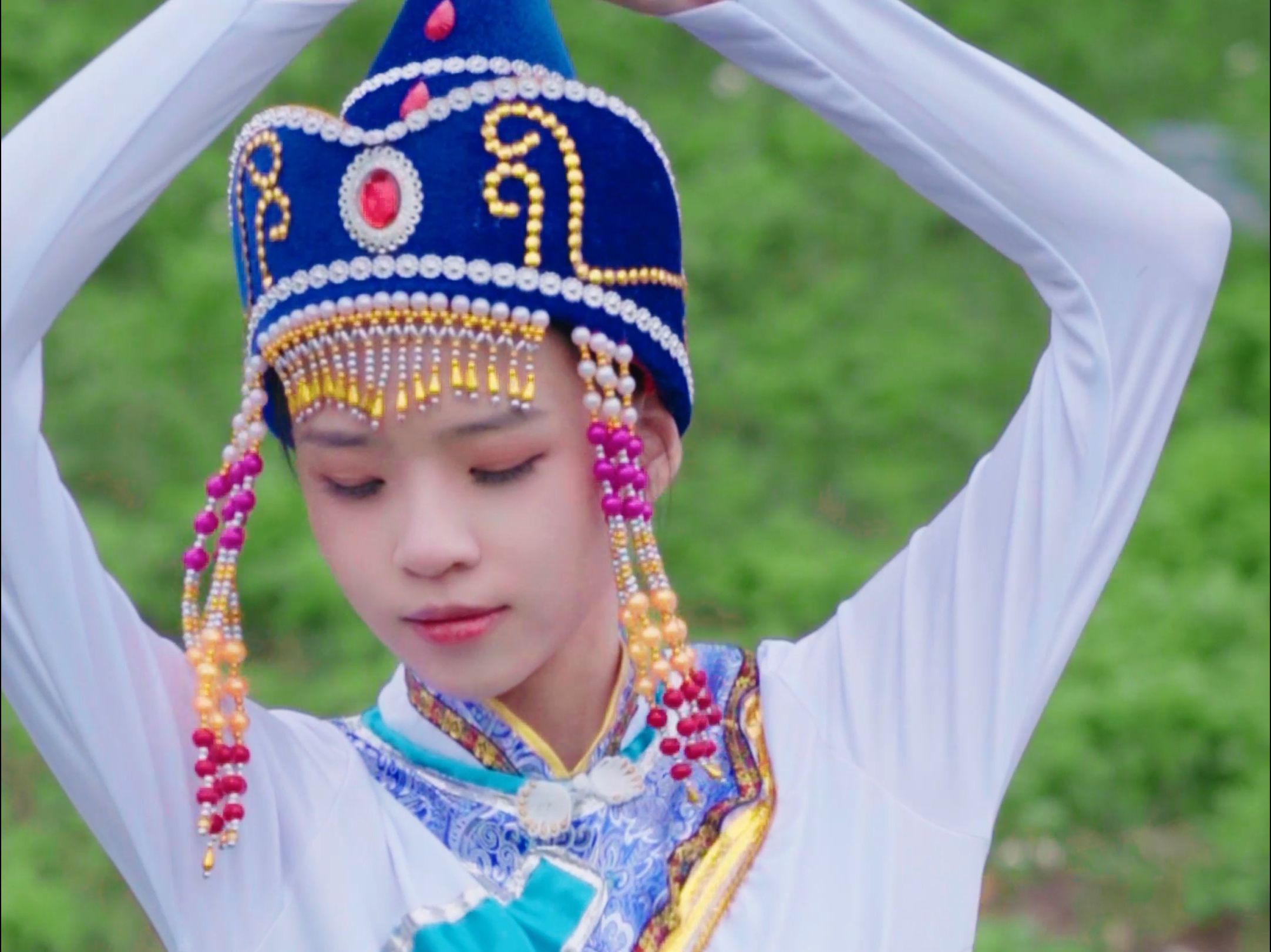 "南方小土豆"上演鄂伦春族style,一秒闪现中央大街!