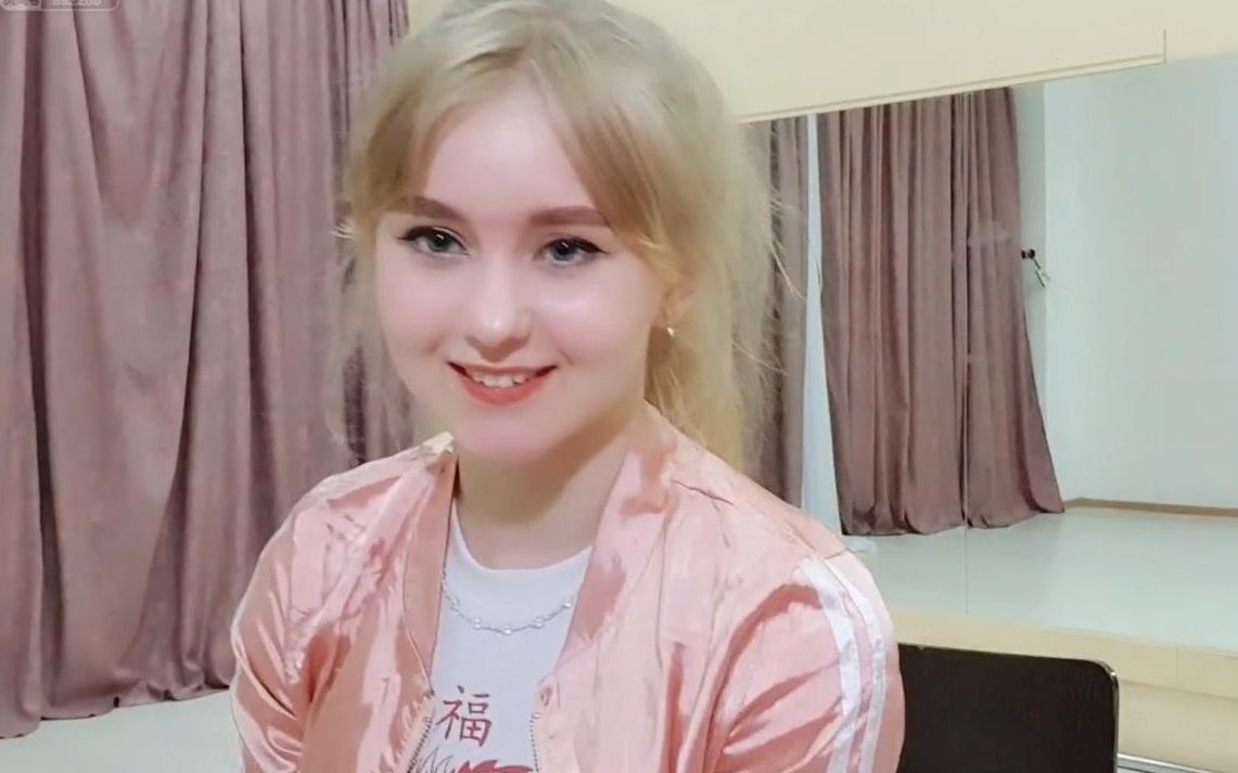 爱笑的女孩,拖把2021-05-01俄罗斯教主