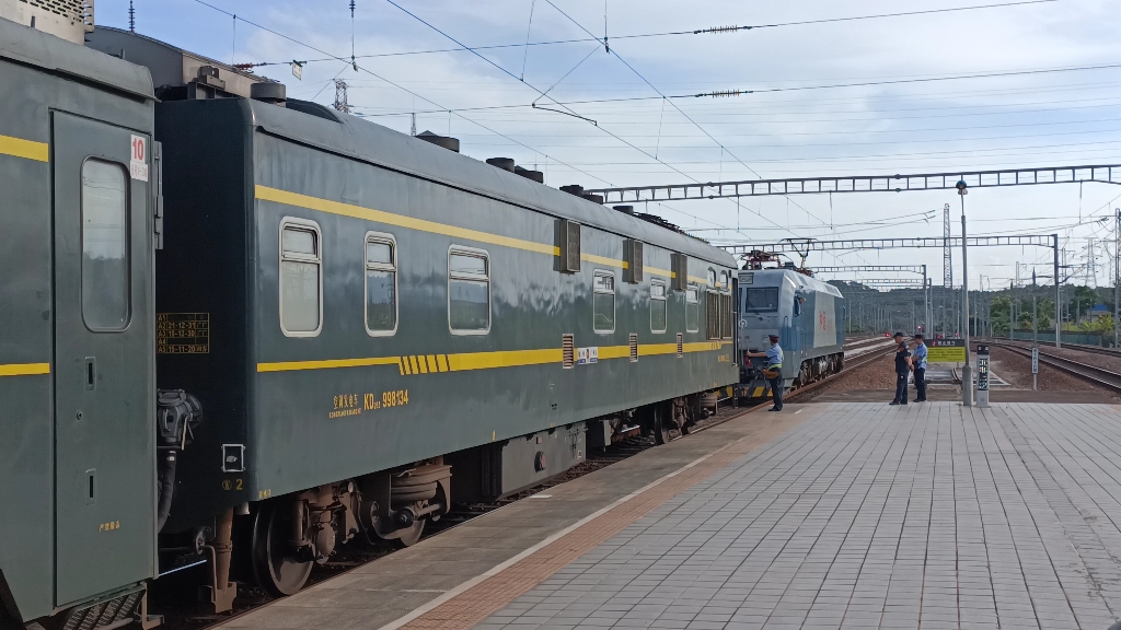 t8381次列车龙川换挂,本务广铁株段hxd1c0804【记录即将失去该交路的