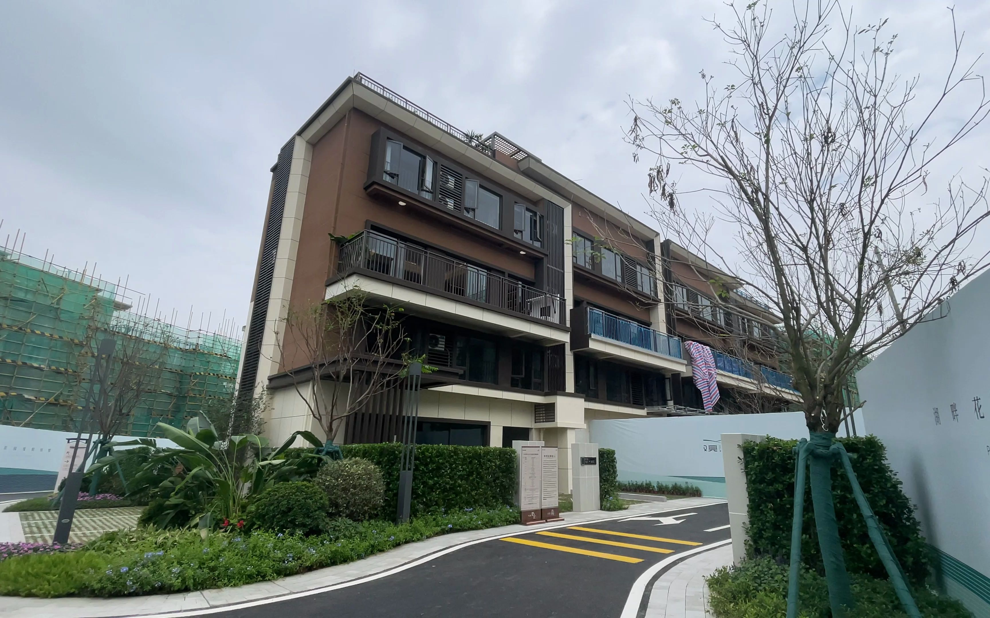 佛山143平方的叠墅,有花园还有天台,你爱了吗?