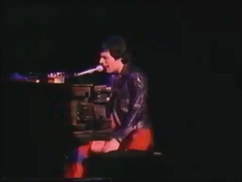 [图]【皇后乐队】体会下牙叔巅峰时期的嗓音爆发力 Somebody to love (live Hammersmith Odeon 1979)