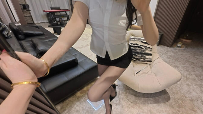第一人称沉浸式体验黑丝ol装穿搭过程记录高清播放