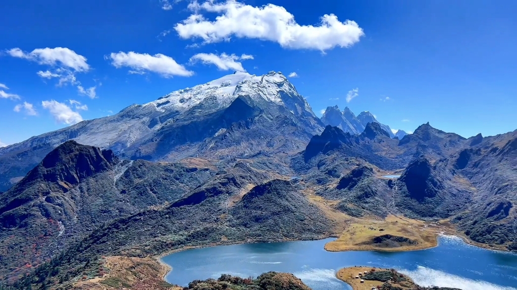 哈巴雪山黑海徒步