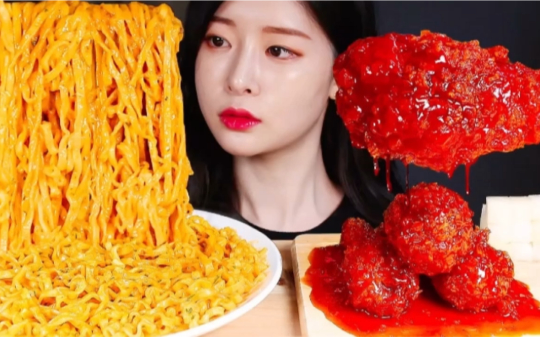 韩国吃播小姐姐吃火鸡面辣炸鸡