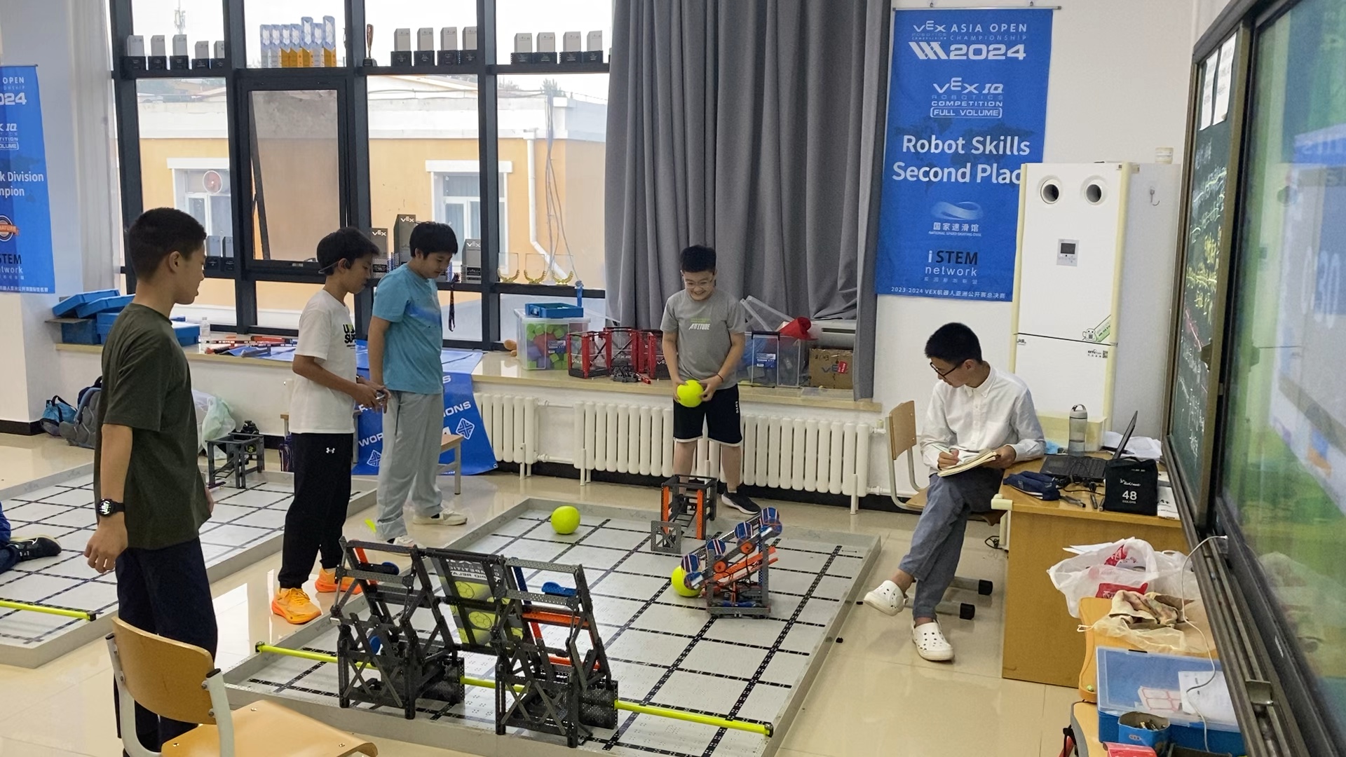 [图]Vex iq，2024-2025赛季。rapid relay两个下午，总计4小时完成1.0版本，注定是个欢乐的赛季！