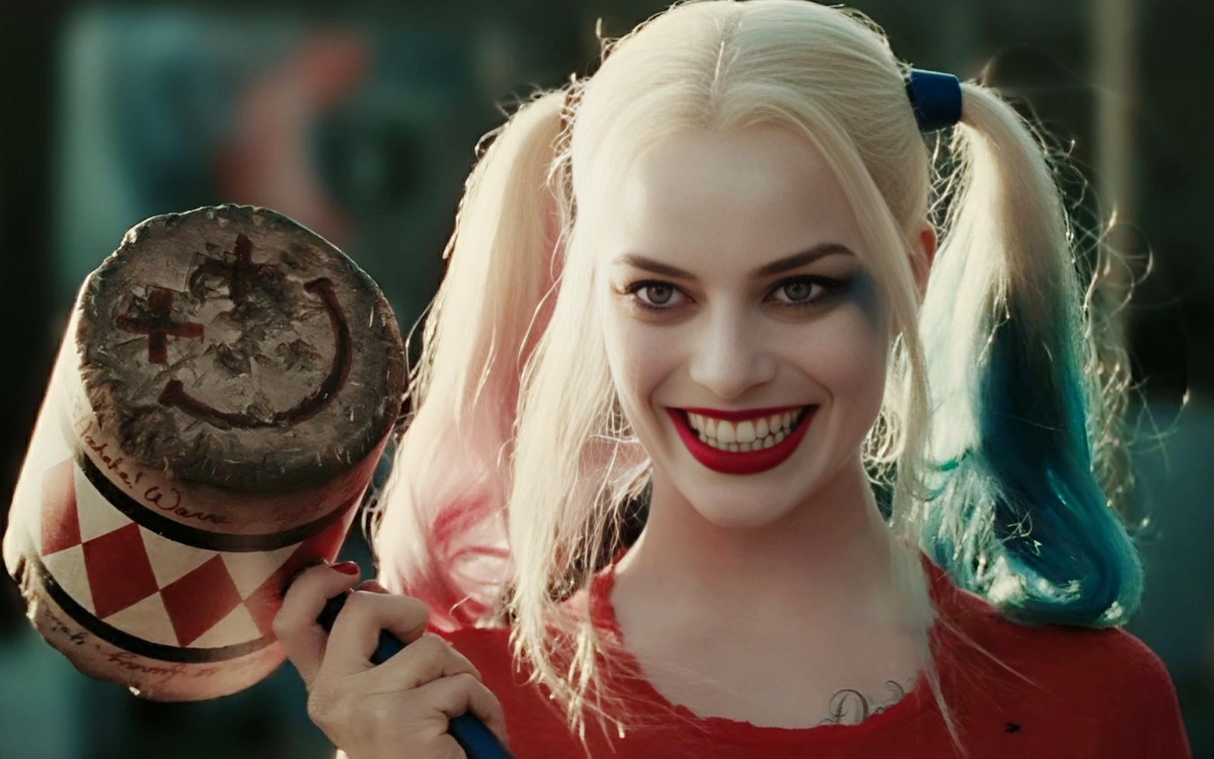 最迷人的反派角色小丑女,她的笑容很迷人,却掩盖了自己的悲伤