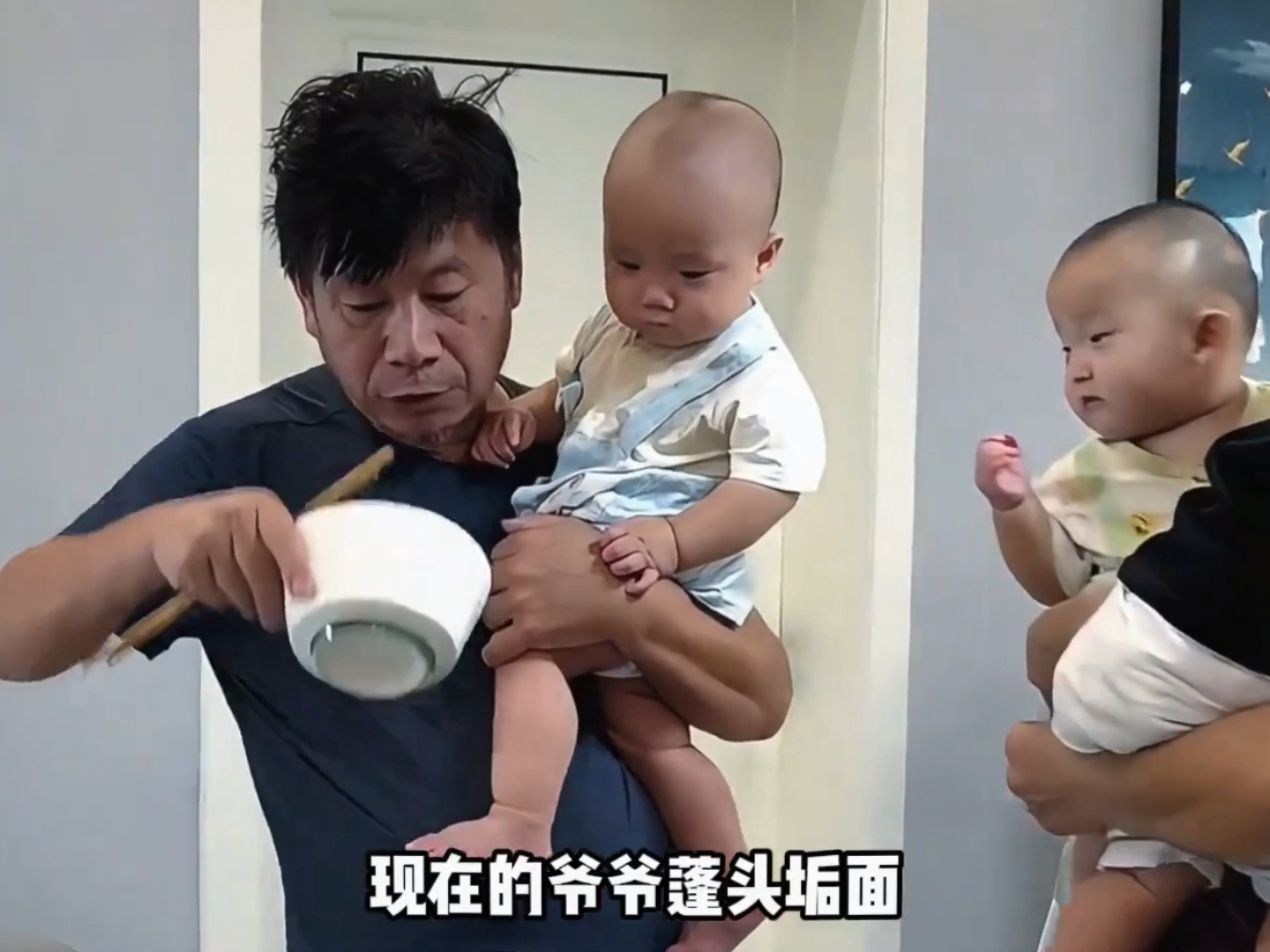 全网唯一产后抑郁连上吊时间都没有的爷爷海报