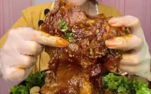 Tải video: 【牛窝骨+炸鱼肥油+大头虾】(快手吃播下饭合集，珍爱粮食，合理饮食)