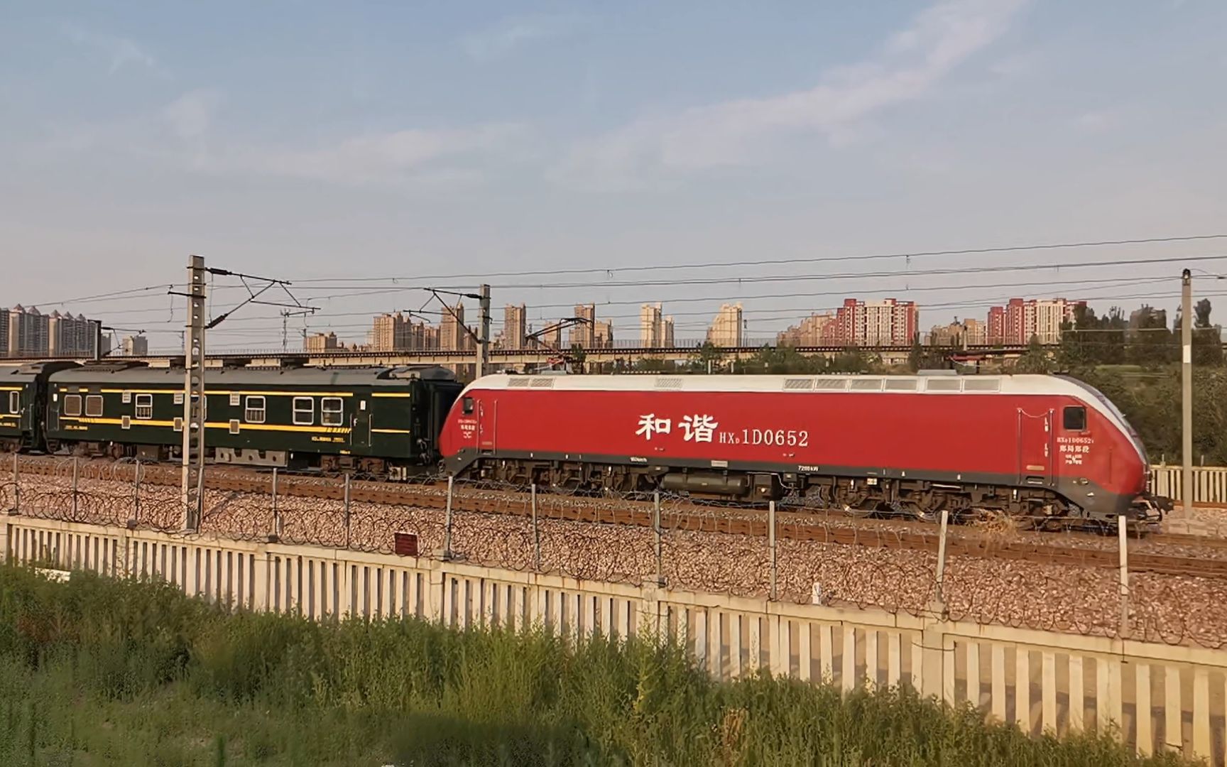 【郑局郑段hxd1d-0652 刷绿25k】t49次(北京西-宜昌东)下行通过京广线