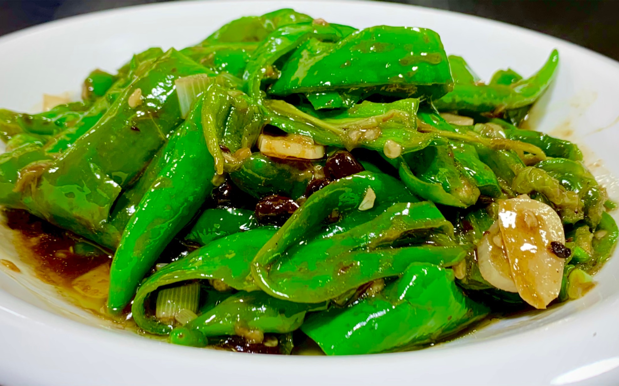 这才是煎辣椒最好吃正确做法,鲜嫩入味,炒一大碗都吃不够特下饭