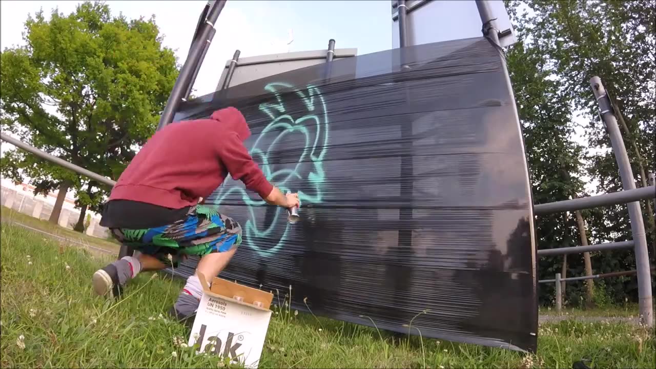 保鲜膜上涂鸦人物和卡通