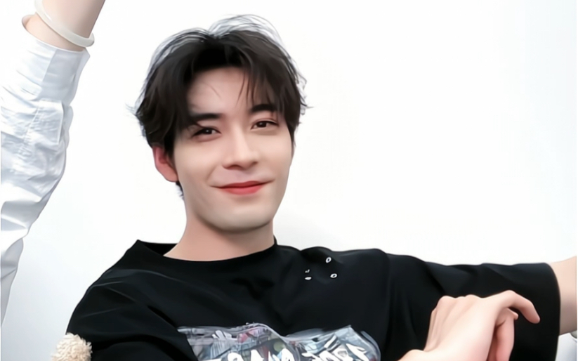 【陈星旭】这么会笑 不怕我流口水吗 谁懂啊 这个笑!好蛊!